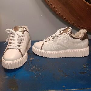 Voile Blanche White and Bronze Athletic Shoes